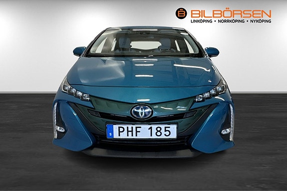 Toyota Prius Plug-in Hybrid 2 of 18