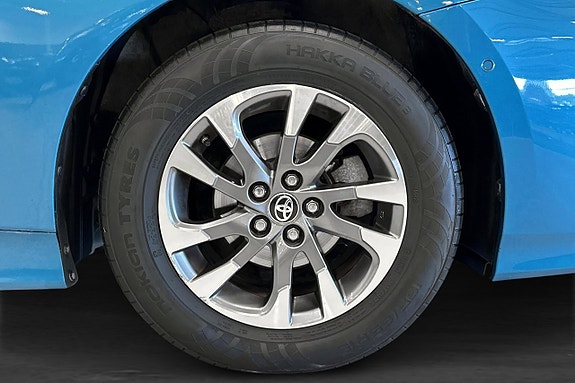 Toyota Prius Plug-in Hybrid 18 of 18