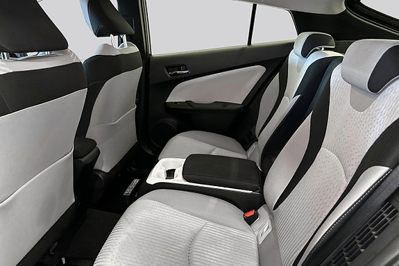 Toyota Prius Plug-in Hybrid 9 of 18
