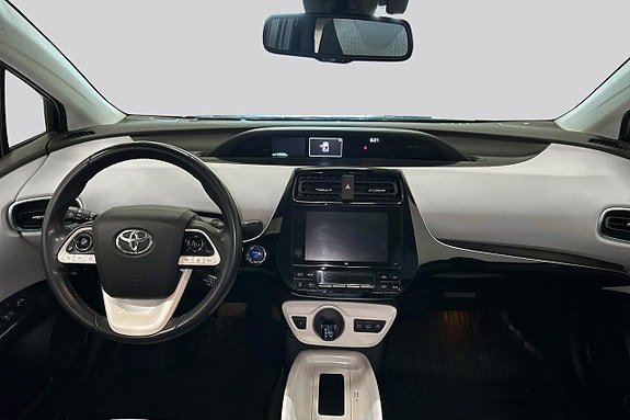 Toyota Prius Plug-in Hybrid 7 of 18