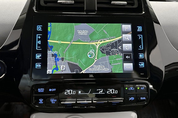 Toyota Prius Plug-in Hybrid 11 of 18