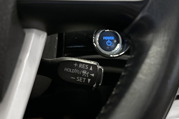 Toyota Prius Plug-in Hybrid 15 of 18