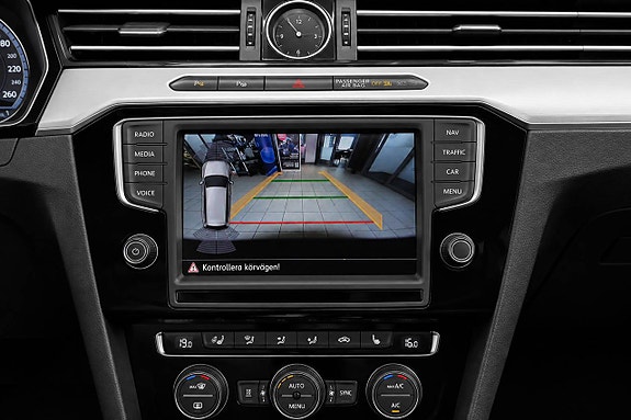Volkswagen Passat 17 of 18