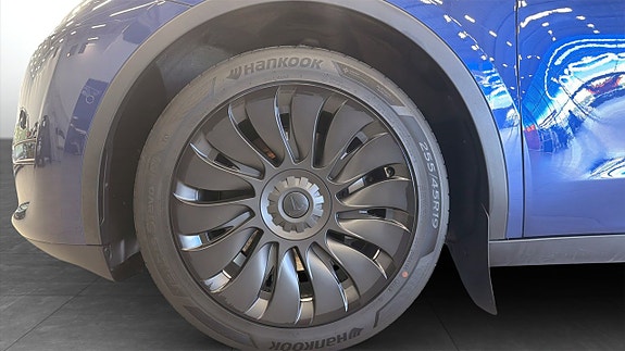 Tesla Model Y 9 of 9