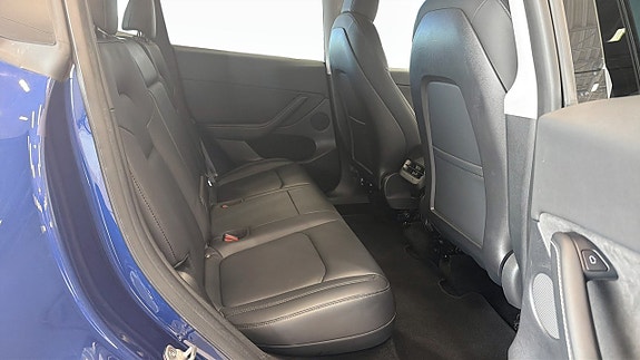 Tesla Model Y 5 of 9