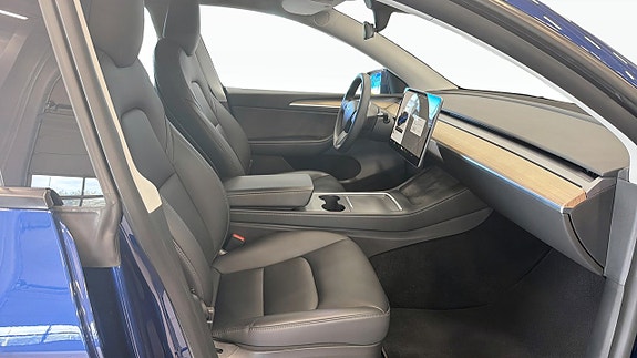 Tesla Model Y 3 of 9