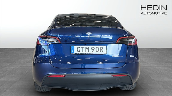 Tesla Model Y 7 of 9