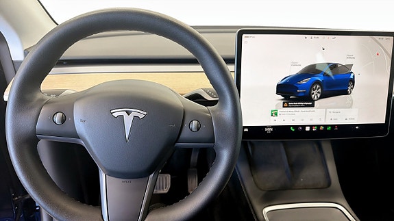 Tesla Model Y 4 of 9