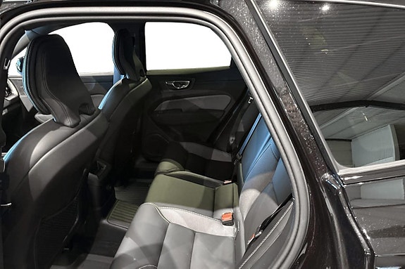 Volvo XC60 12 of 25