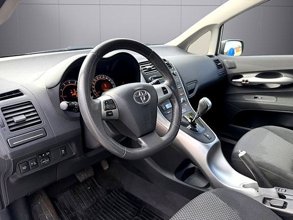 Toyota Auris 11 of 17