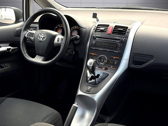 Toyota Auris 14 of 17
