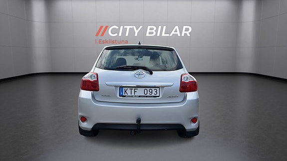 Toyota Auris 6 of 17