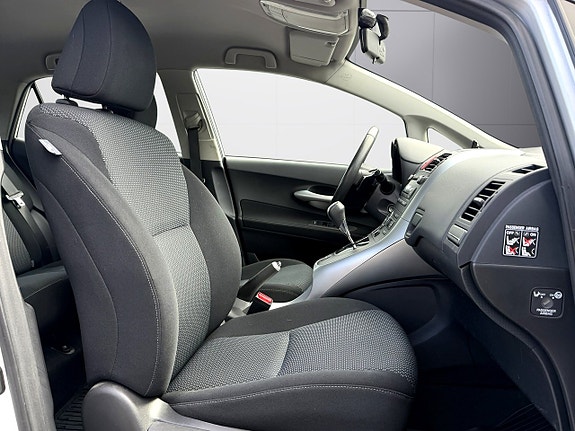 Toyota Auris 10 of 17