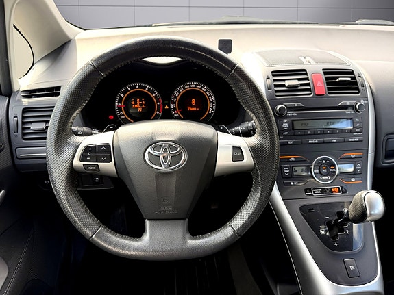 Toyota Auris 15 of 17