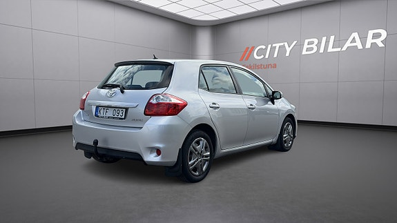 Toyota Auris 5 of 17