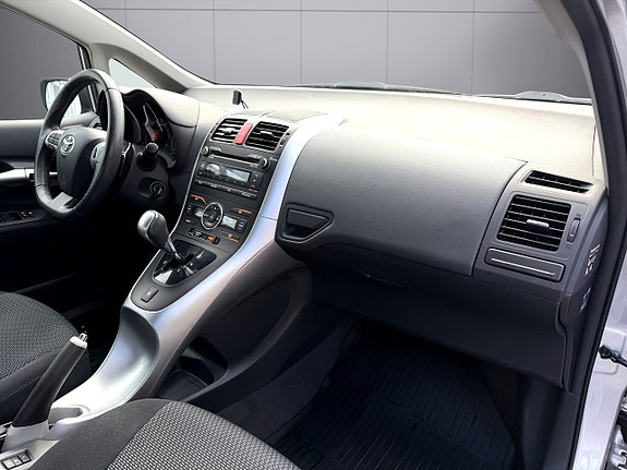 Toyota Auris 9 of 17
