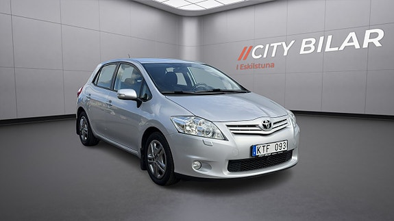 Toyota Auris 3 of 17