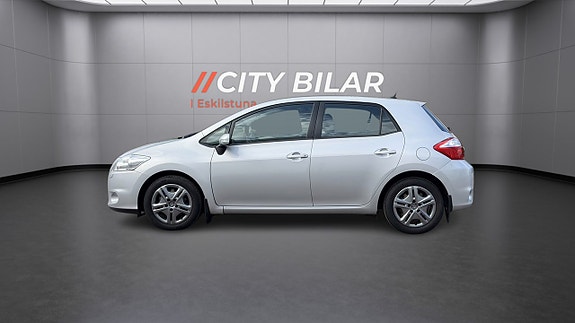 Toyota Auris 8 of 17