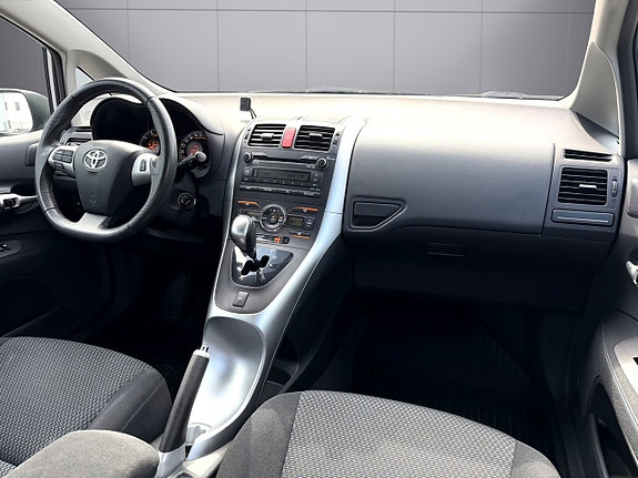 Toyota Auris 13 of 17