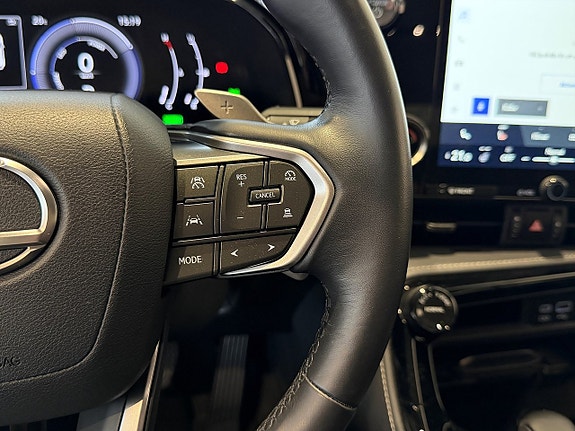 Lexus NX350h 14 of 20