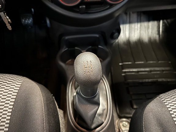 Nissan Micra 20 of 22