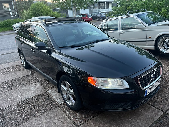 Volvo V70 3 of 13