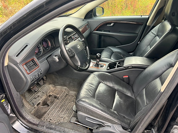 Volvo V70 10 of 13