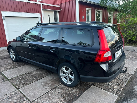 Volvo V70 2 of 13