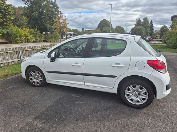 Peugeot 207 2 of 4
