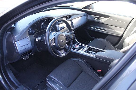 Jaguar XF 2 of 15