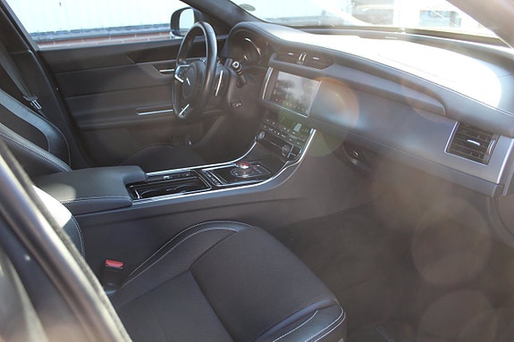 Jaguar XF 9 of 15