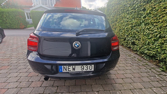 BMW 114i 3 of 4