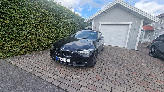 BMW 114i 2 of 4