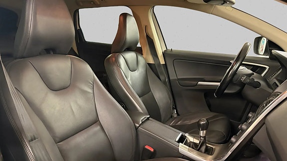 Volvo XC60 15 of 16