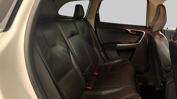 Volvo XC60 14 of 16