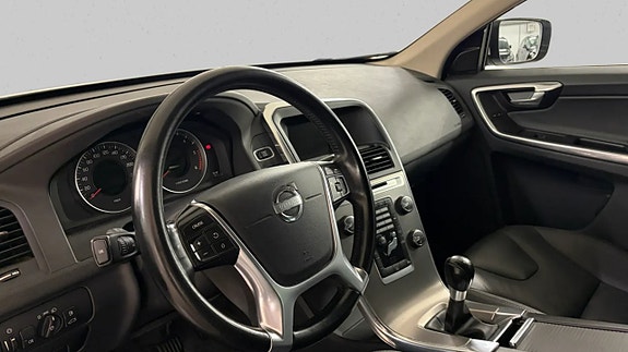 Volvo XC60 12 of 16
