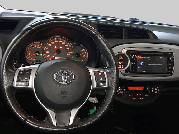 Toyota Yaris 12 of 19