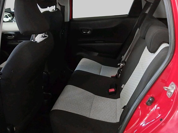 Toyota Yaris 11 of 19