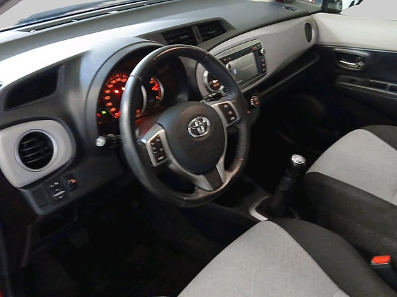 Toyota Yaris 14 of 19