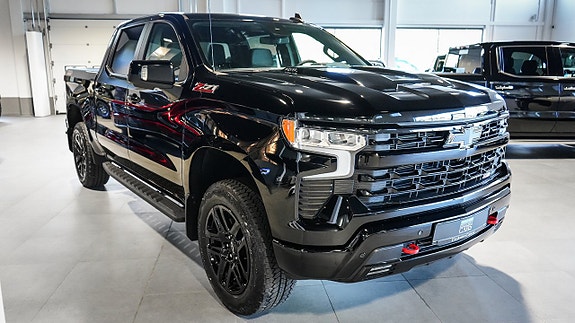 Chevrolet Silverado EV 7 of 30