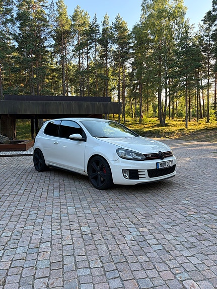 Volkswagen Golf VI 2 of 6