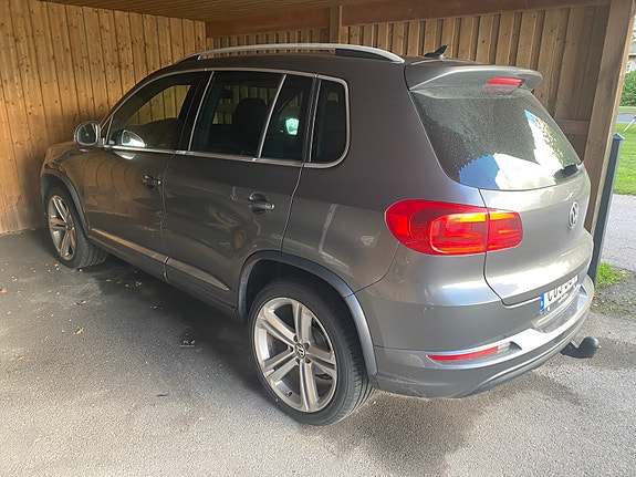 Volkswagen Tiguan 2 of 6