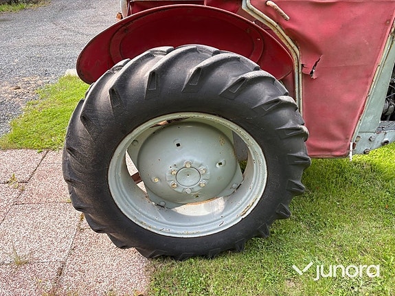 Traktor Massey Ferguson 30 25 of 30