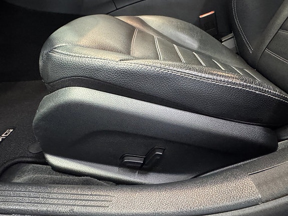 Mercedes-Benz C400 22 of 29