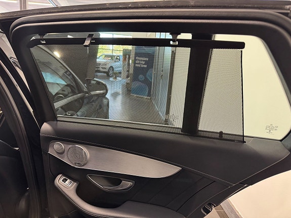 Mercedes-Benz C400 13 of 29