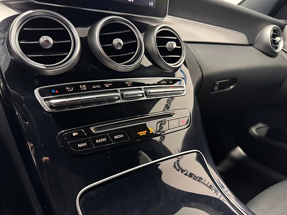 Mercedes-Benz C400 19 of 29