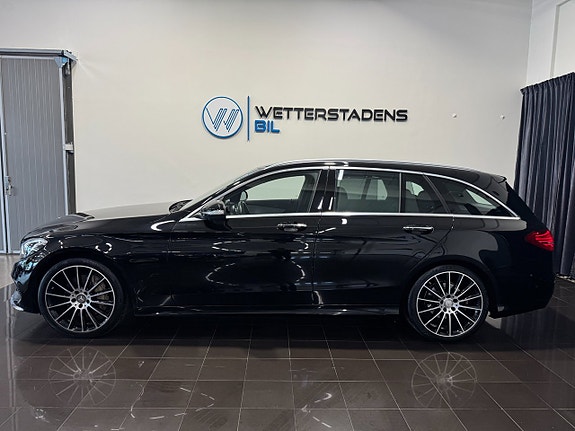 Mercedes-Benz C400 2 of 29