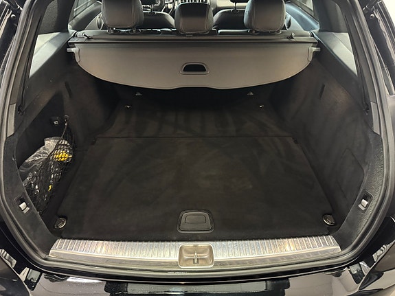 Mercedes-Benz C400 25 of 29