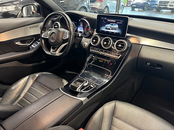 Mercedes-Benz C400 10 of 29