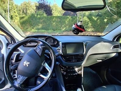 Peugeot 2008 5 of 8